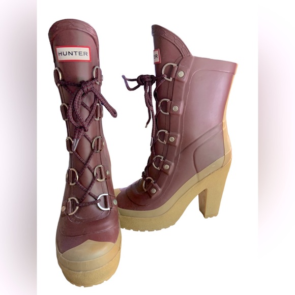 ⭐️Hunter Burgundy and Tan Heeled Boots⭐️ - Picture 14 of 15